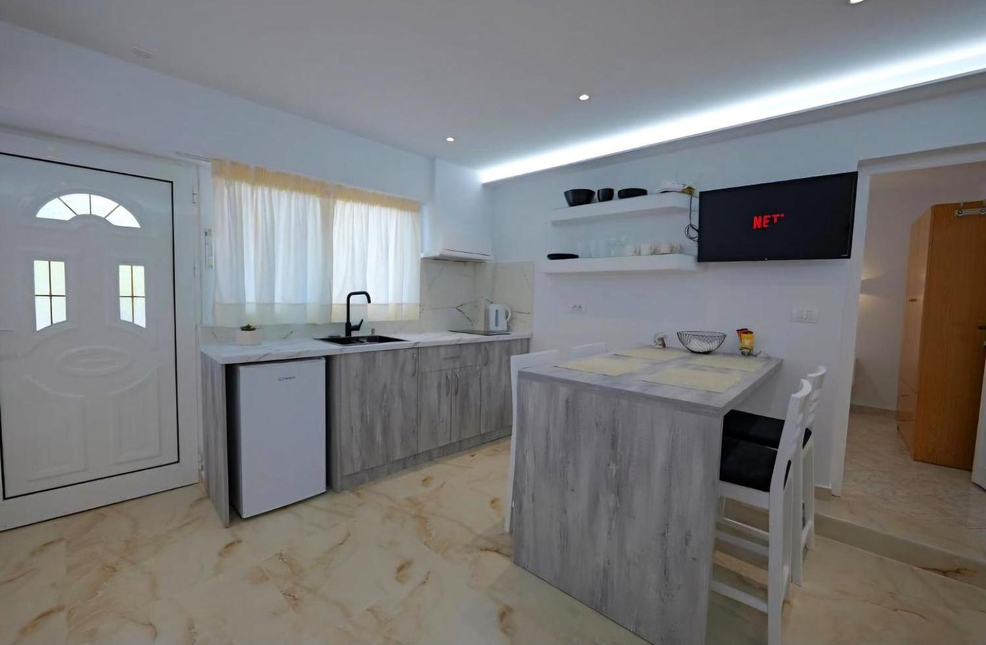Apartment Thea Sarandë